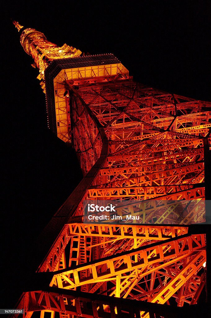 東京のランドマークタワーの夜の眺め - ネオン��照明のロイヤリティフリーストックフォト