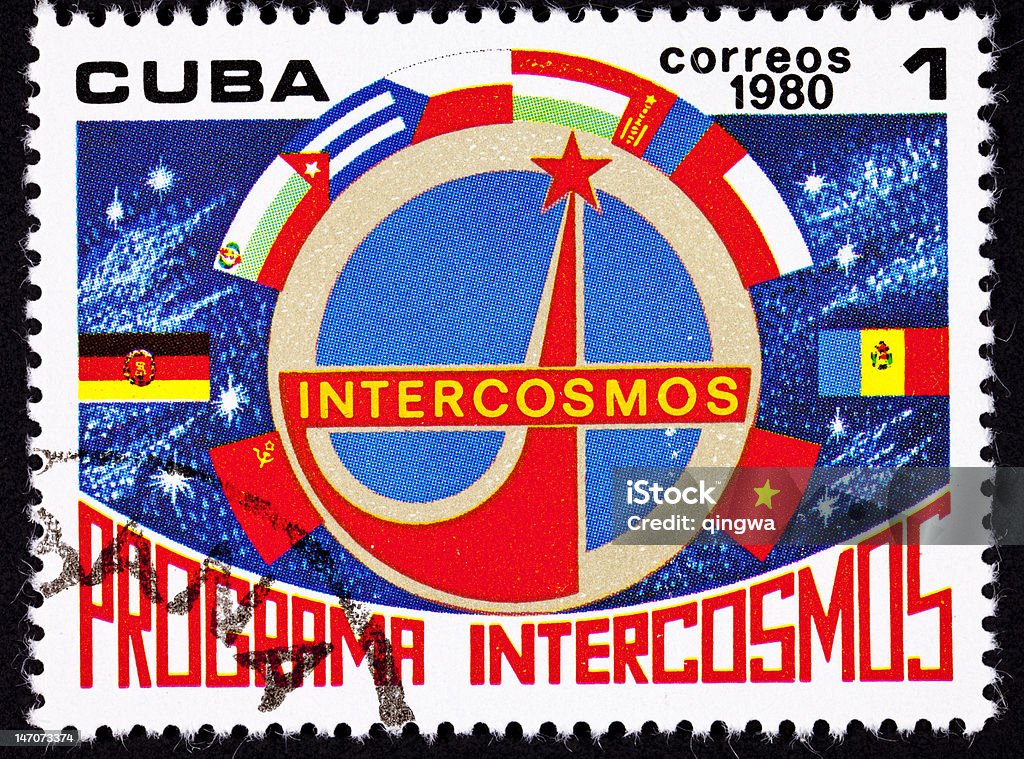 Francobollo Cuba bandiere del blocco comunista Intercosmos programma spaziale - Foto stock royalty-free di Ex Unione Sovietica