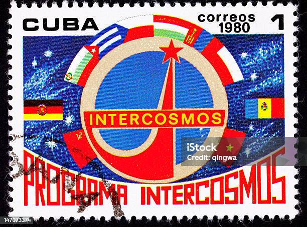 Francobollo Cuba Bandiere Del Blocco Comunista Intercosmos Programma Spaziale - Fotografie stock e altre immagini di Ex Unione Sovietica