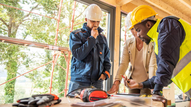 istock Foreperson and building contractors cooperation 1470735381