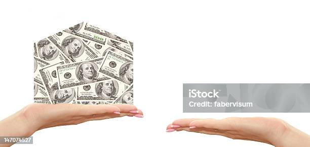 Casa De Cem Dólares Na Mão - Fotografias de stock e mais imagens de Adulto - Adulto, Branco, Caixa de Dinheiro - Acessório Financeiro