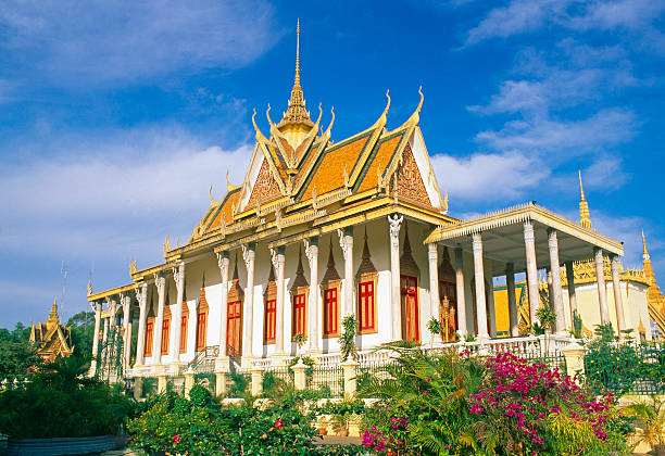 royal palace: la pagoda de plata, phnom penh, camboya - cambodia khmer architecture outdoors fotografías e imágenes de stock