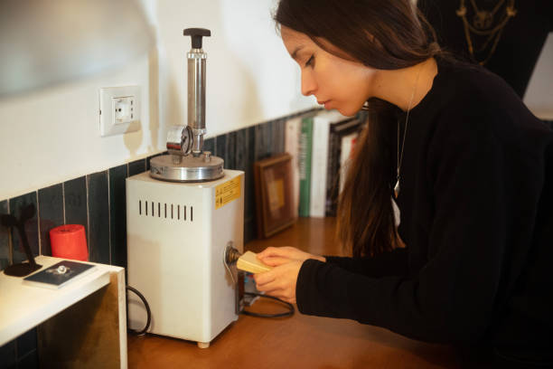 istock Woman jeweller working 1470751267