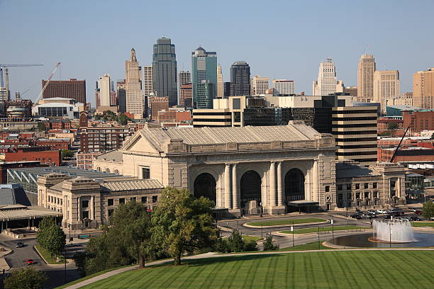 istock Kansas City Skyline 147075725