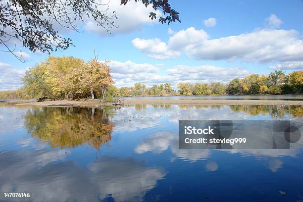 Solitario En El Río Mississippi Foto de stock y más banco de imágenes de Aire libre - Aire libre, Aislado, Azul