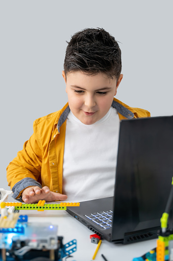 Robotics Programming Class Children Construct And Code Robot Stem ...