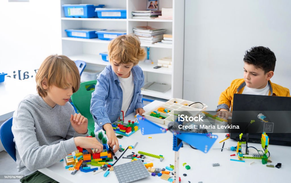 Robotics Programming Class Children Construct And Code Robot Stem ...