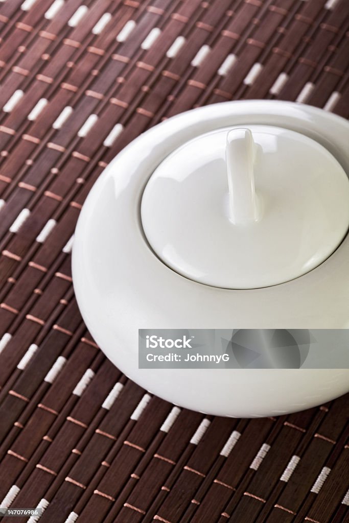 White Sugar Bowl auf Tischset - Lizenzfrei Fotografie Stock-Foto