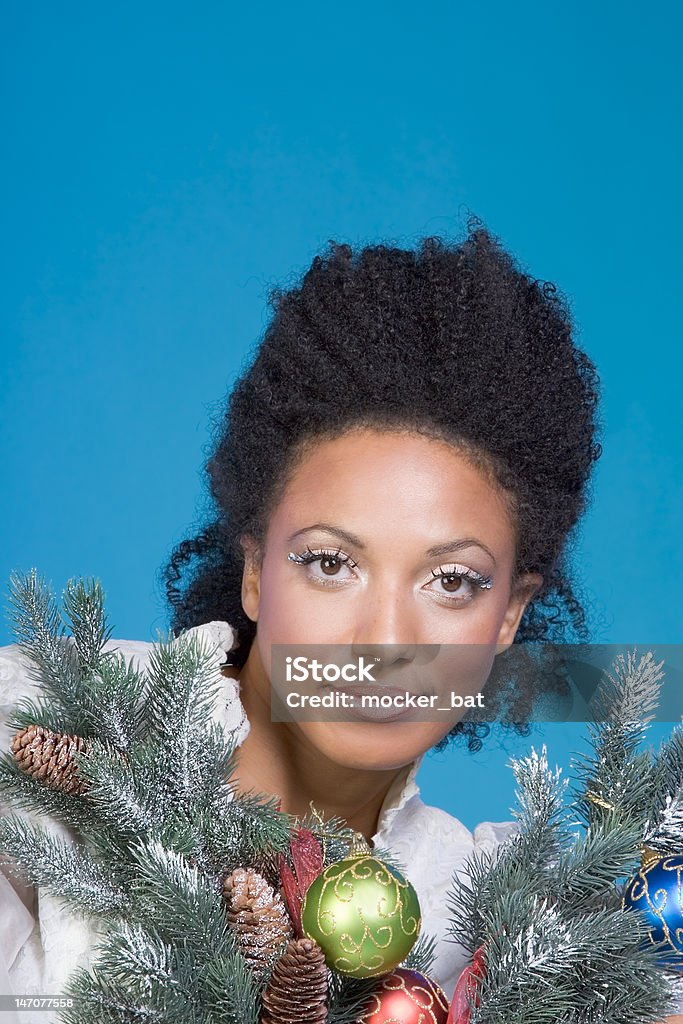 クリスマスの装飾を施した民族女性のポートレート - 1人のロイヤリティフリーストックフォト