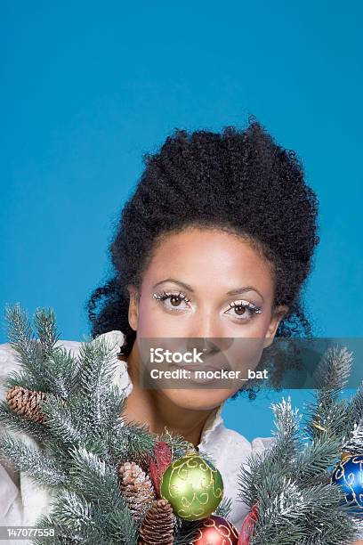 Decorado Natal Retrato De Mulher Étnica - Fotografias de stock e mais imagens de 20-29 Anos - 20-29 Anos, 30-39 Anos, 35-39 Anos