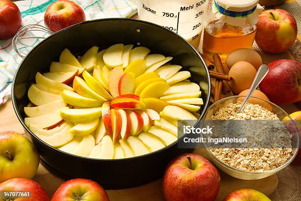 Unbaked Torta Di Mele - Fotografie stock e altre immagini di Fiocco d'avena - Fiocco d'avena, Torta di mele, Ambientazione interna