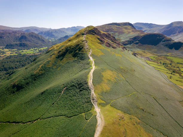 aerial view of the spectacular catbells ridge overlooking derwentwater in the english lake district national park - cumbria hiking keswick english lake district imagens e fotografias de stock