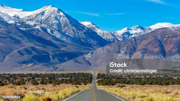 Empty Road Heading To Mammoth Lakes California Stock Photo - Download Image Now - Vanishing Point, Scenics - Nature, Mountain