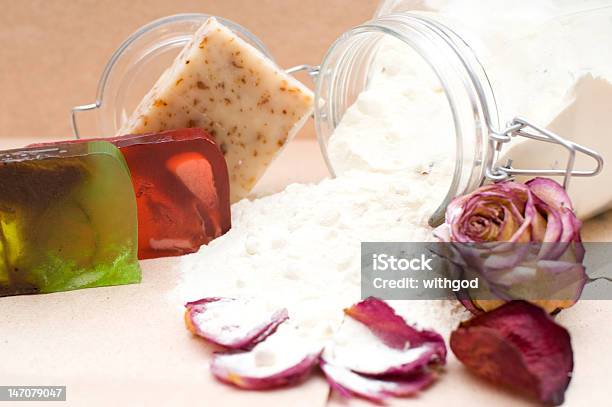 Latte Di Capra Per Il Bagno Di Sapone E Artigianato - Fotografie stock e altre immagini di Ambientazione tranquilla