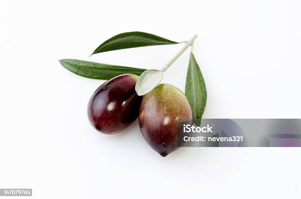 Frische Oliven Stockfoto und mehr Bilder von Weißer Hintergrund - Weißer Hintergrund, Kalamata-Olive, Olive