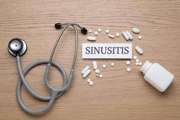 istock Card with word Sinusitis, stethoscope and pills on wooden table, flat lay 1470802934