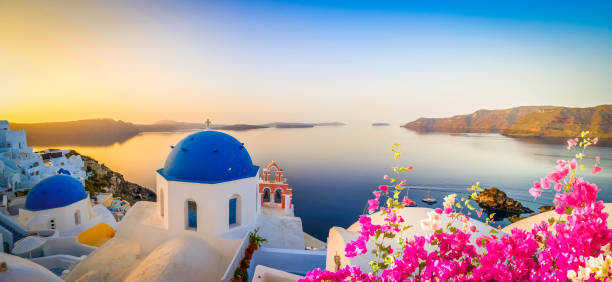 istock Oia, traditional greek village 1470802991