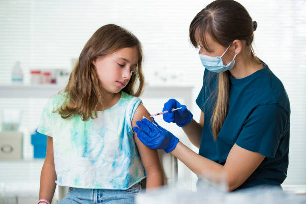 어린이 예방 접종. - vaccination injecting child flu virus 뉴스 사진 이미지