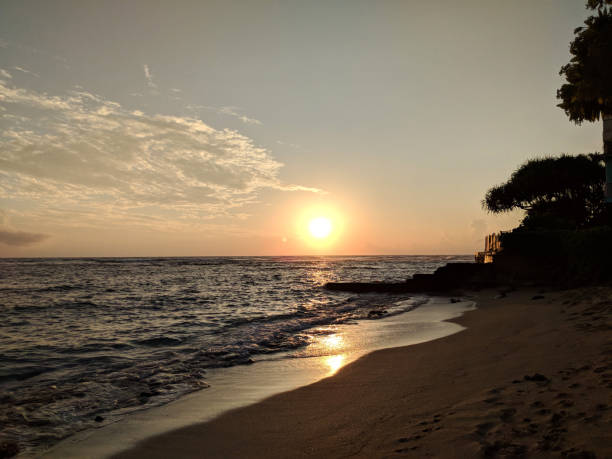 istock Waikiki Sunset Symphony: A Majestic View at Makalei Beach Park 1470806417