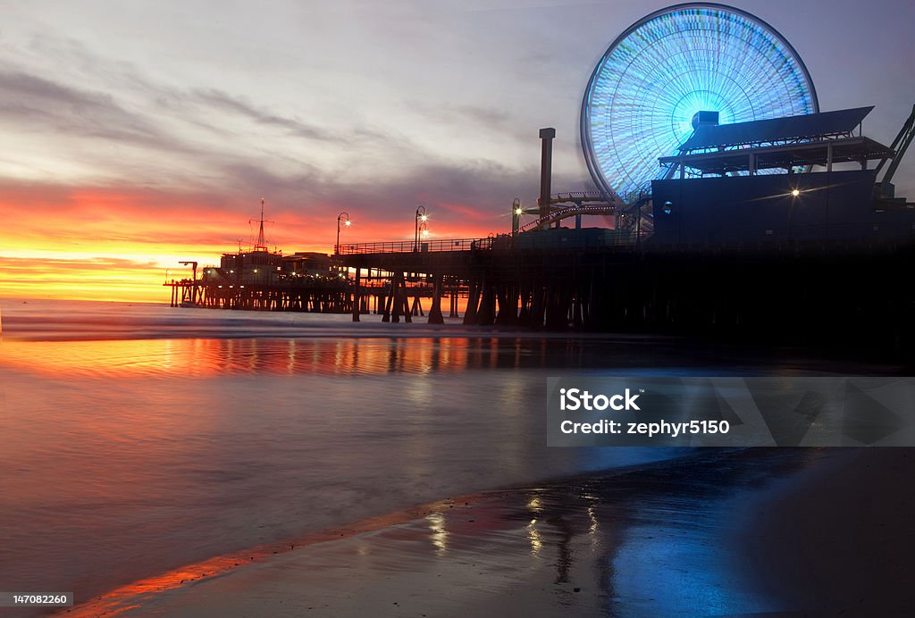 Zachód słońca na molo w Santa Monica w Kalifornii - Zbiór zdjęć royalty-free (Santa Monica Pier)