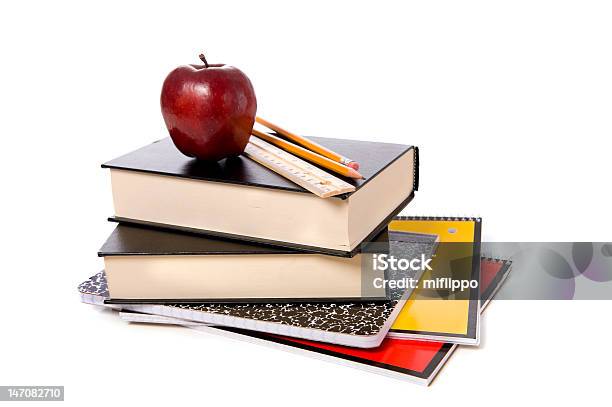 Foto de Os Livros Escolares Com Maçã e mais fotos de stock de Livro didático - Livro didático, Maçã, Fundo Branco