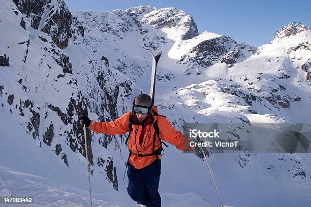 Back Country Skifahrer Auf Dem Weg Nach Oben Stockfoto und mehr Bilder von Abenteuer - Abenteuer, Abgeschiedenheit, Aktiver Lebensstil