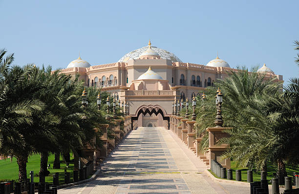 das emirates palace in abu dhabi - emirates palace hotel stock-fotos und bilder