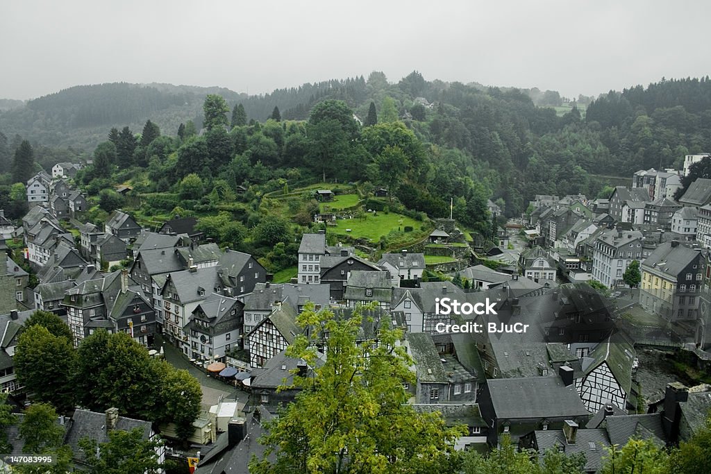 Classica piccola cittadina tedesca chiamato Monschau - Foto stock royalty-free di Monschau