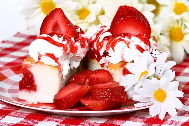 Photo of Daisies & Strawberries