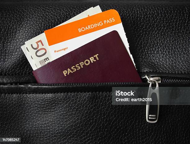 Boarding Pass Паспорт И Деньги — стоковые фотографии и другие картинки Авиабилет - Авиабилет, Крупный план, Без людей