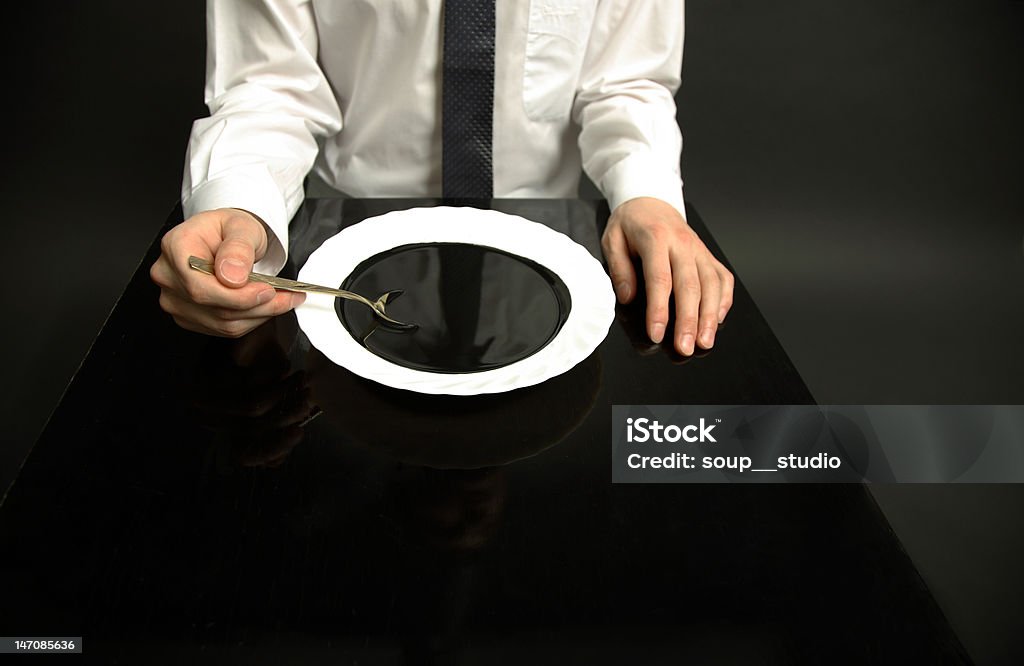 Ritratto di manager dell'ufficio mangiare petrolio - Foto stock royalty-free di Adulto