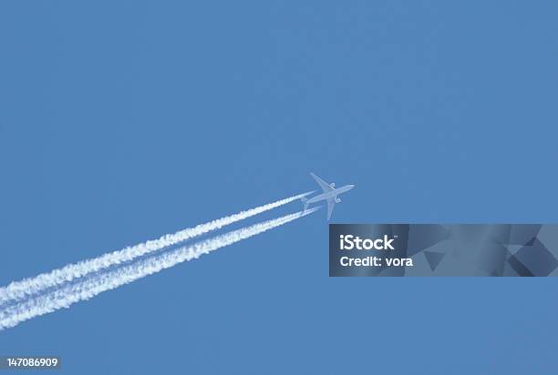 Foto de Jet e mais fotos de stock de Avião - Avião, Azul, Branco
