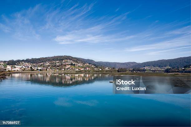 Puentedeume - Fotografie stock e altre immagini di Ambientazione esterna - Ambientazione esterna, Barca a motore, Barca a remi