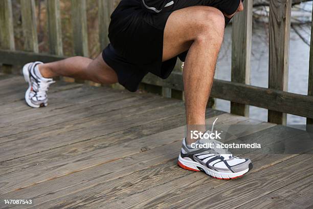 Runner Alongamentos - Fotografias de stock e mais imagens de Ao Ar Livre - Ao Ar Livre, Atividade Física, Atleta