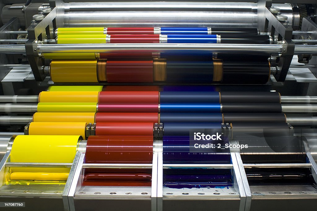 Impresión Offset con rodillos de tinta de color CMYK prensa - Foto de stock de Tinta libre de derechos