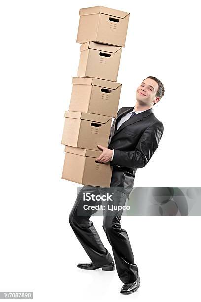 Empresário Transporte Caixas De Papel - Fotografias de stock e mais imagens de Homem de Negócios - Homem de Negócios, Caixa, Carregar