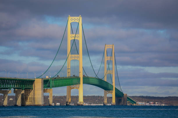 ponte mackinaw 2 - straits of mackinac foto e immagini stock