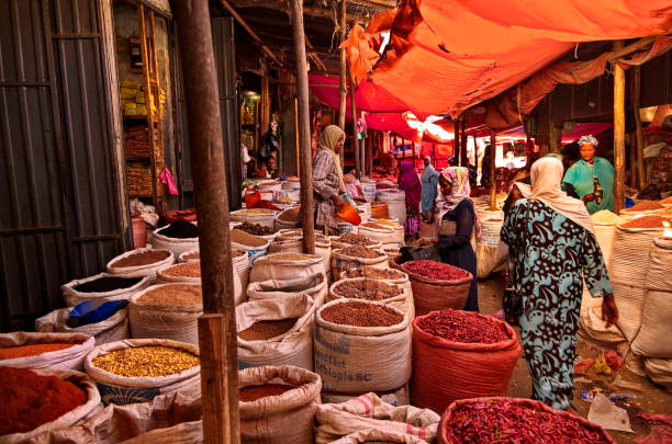 The colorful market of Harar (Harer), Ethiopia Harar, Ethiopia - January 11, 2023: One of the city's main attractions are its crowded markets. Inside the winding alleys of the local market, bulk spices, cayenne, chili peppers, saffron and more are for sale. You will get their wonderful smell. ethiopia city stock pictures, royalty-free photos & images
