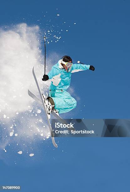 Extreme 스키복 점프 깨끗한 Blue Sky 가루눈에 대한 스톡 사진 및 기타 이미지 - 가루눈, 건강한 생활방식, 겨울