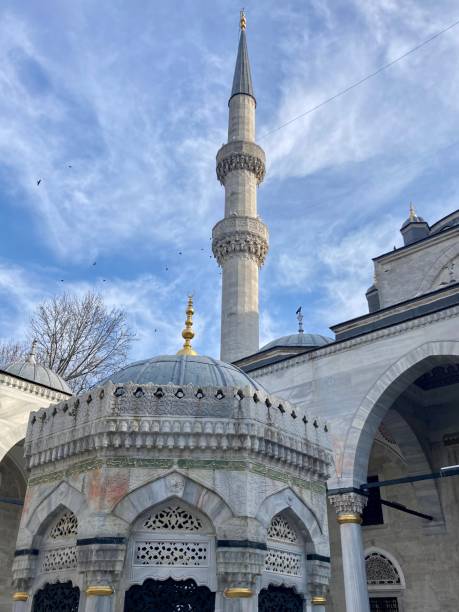 istock Turkey - Istanbul - Yeni Valide Camii Mosque in Uskudar ( fountain ) 1470899094