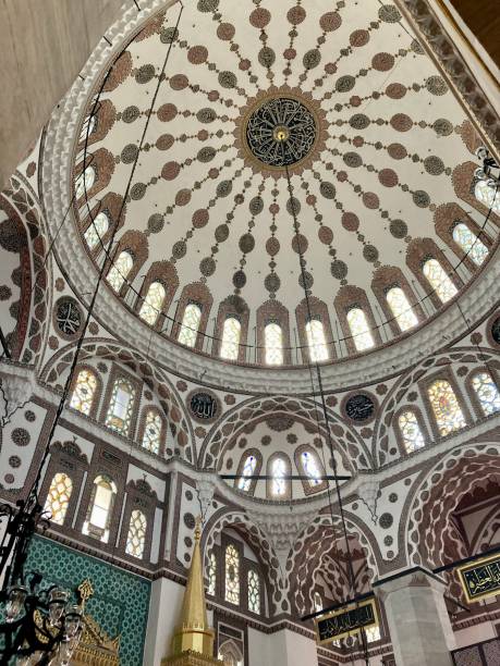 istock Turkey - Istanbul - Yeni Valide Camii Mosque in Uskudar 1470899156