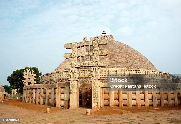 Antica Grande Elefanti In Sanchi India Madhya Pradesh Stato - Fotografie stock e altre immagini di Sanchi