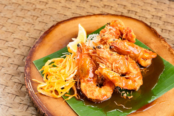 istock Deep fried prawns with tamarind sauce. 1470909914