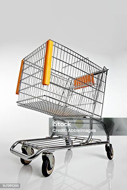 Shopping Einkaufswagen Stockfoto und mehr Bilder von Einkaufswagen - Einkaufswagen, Aufnahme von unten, Studioaufnahme