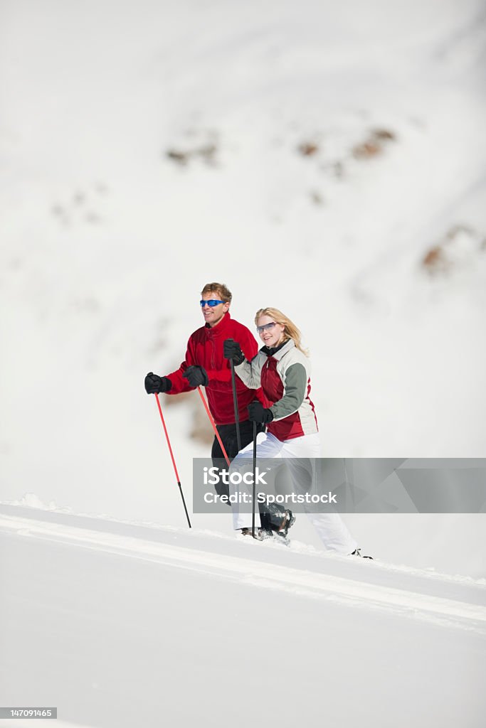 Casal Andar de Raquetas de Neve no Colorado - Royalty-free Andar Foto de stock