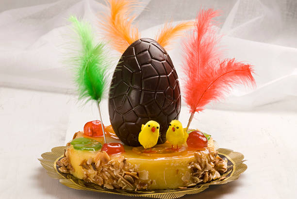 la cocina española. pastel de pascua. - mona de pascua fotografías e imágenes de stock