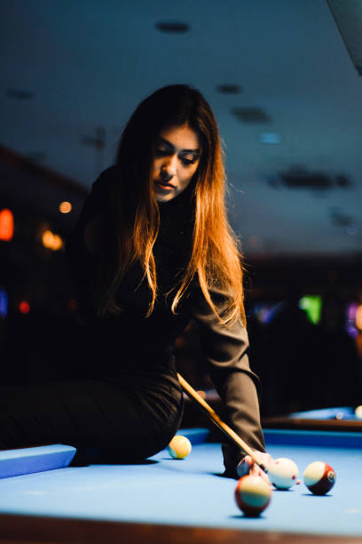 istock Beautiful female pool player playing pool 1470924498