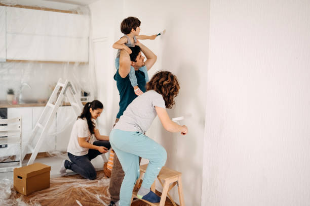 istock Family whitewashes their apartment 1470933092