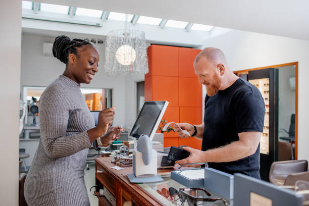 istock Contactless Payment in a store 1470934460
