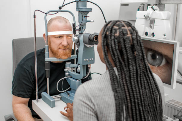 istock Black female optician during a contact lens fitting with a client 1470936192